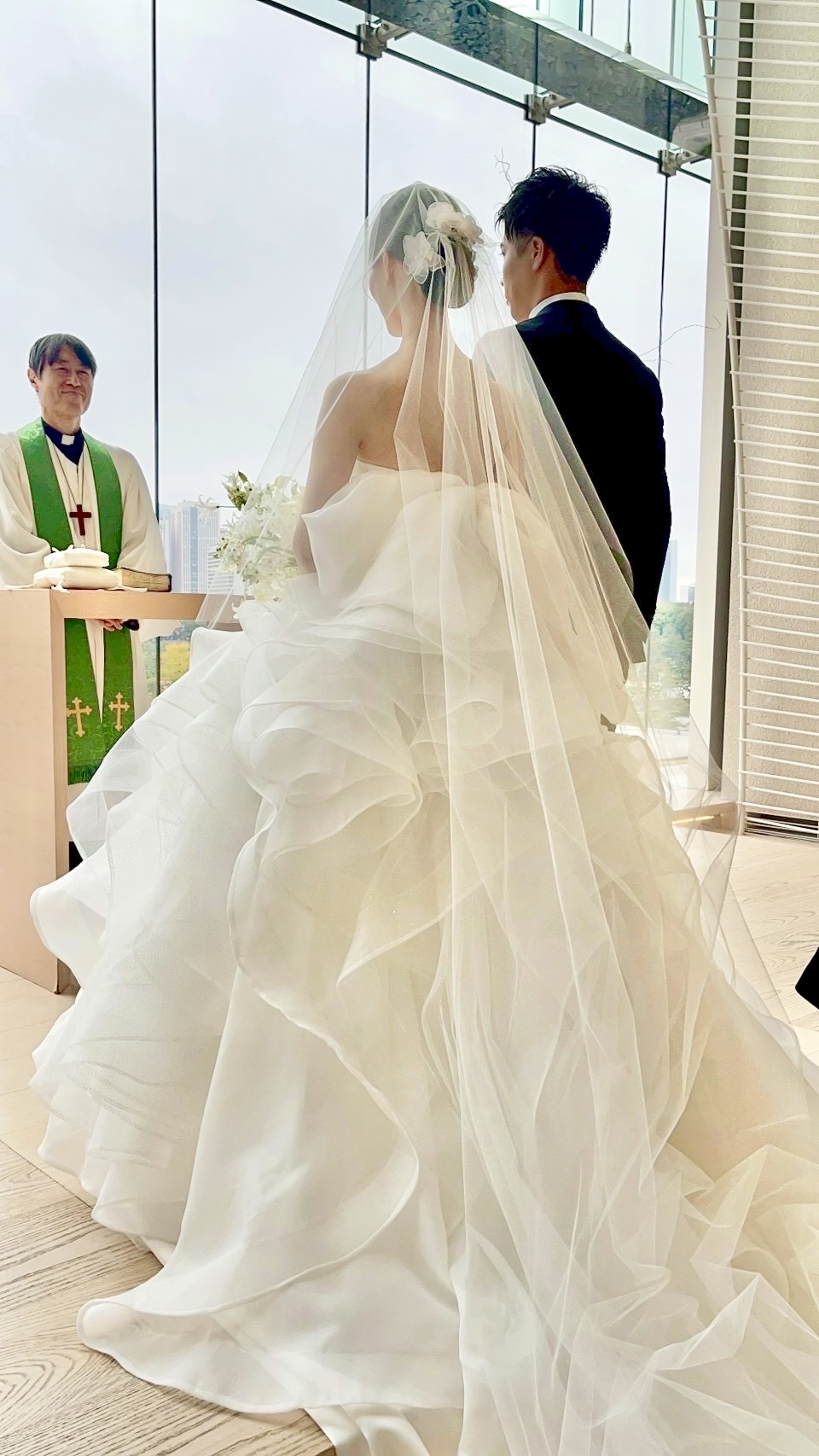 オーダーウエディングドレスとレンタルタキシード